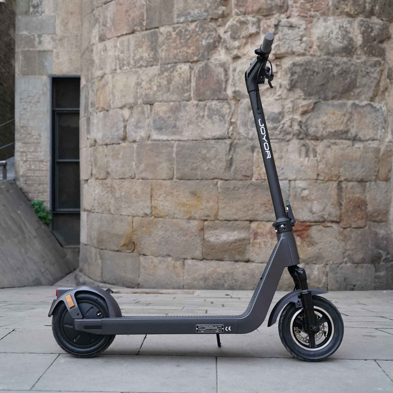 Cargue la imagen en el visor de la galería, Joyor LiteGo electric scooter, side view in the city, 10” tyres, ideal for urban rides and smooth comfort