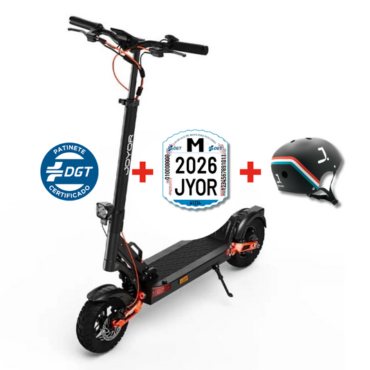 JOYOR T6D DGT electric scooter with 600W motor, DGT registration plate and black protective helmet included in the bundle.