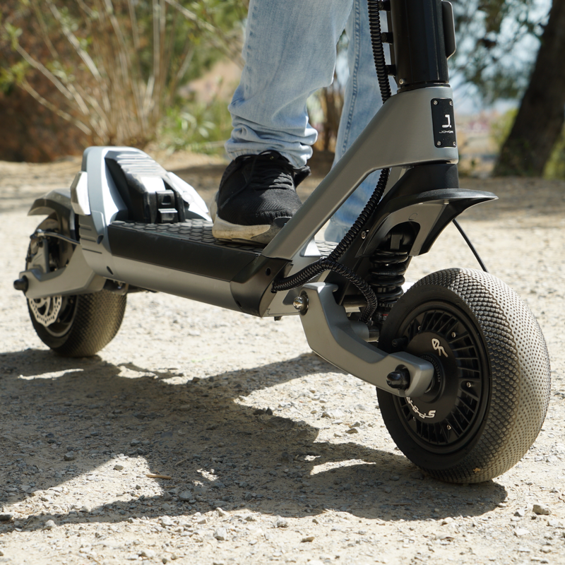 Cargue la imagen en el visor de la galería, Joyor LuxeRider Patinete Eléctrico 3200W potencia máxima 60KM autonomía
