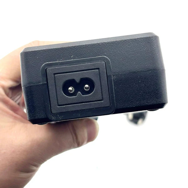 Cargar imagen en el visor de la Galería, m16 3 pin aviation charger compatible with 48v scooter battery systems
